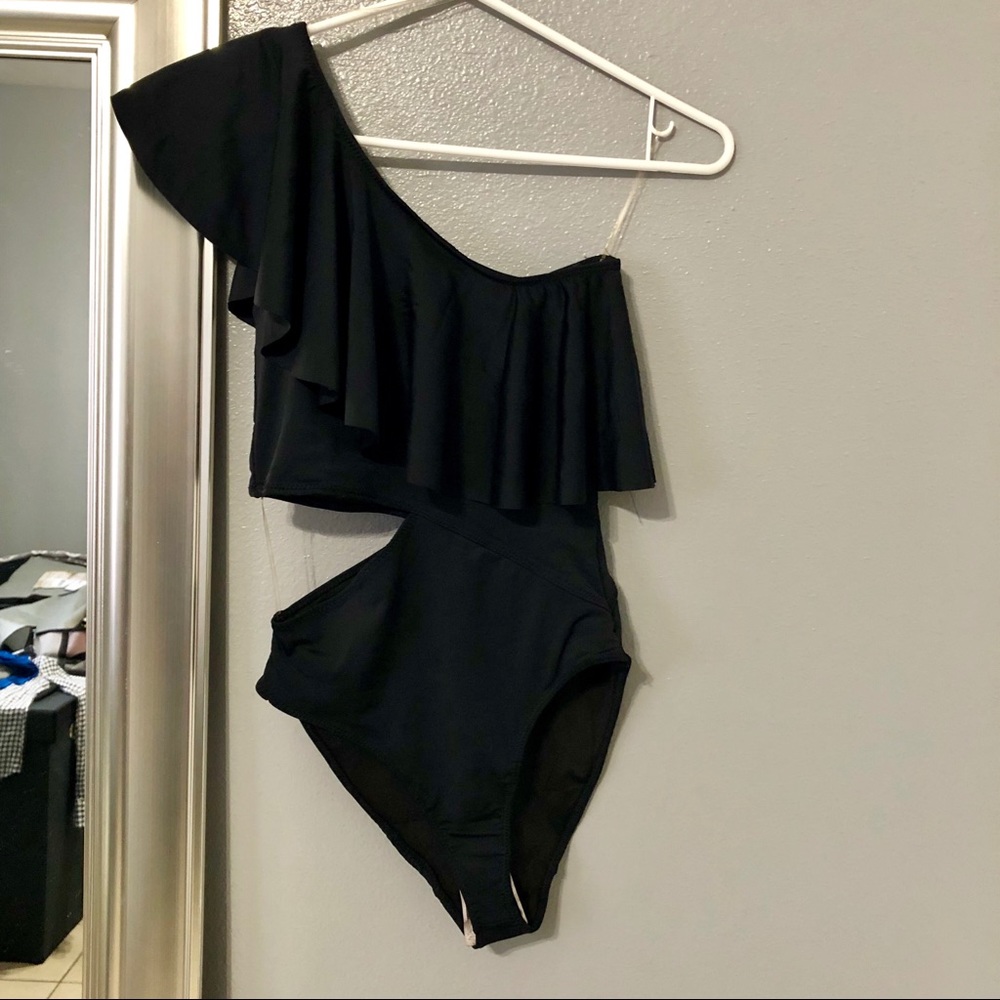 Black side slit swimsuit